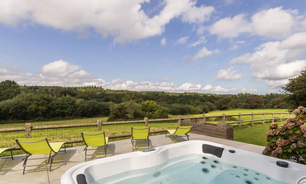 Saint-Germain-de-Tournebut Cottage | Secluded house with garden and private spa in Normandy