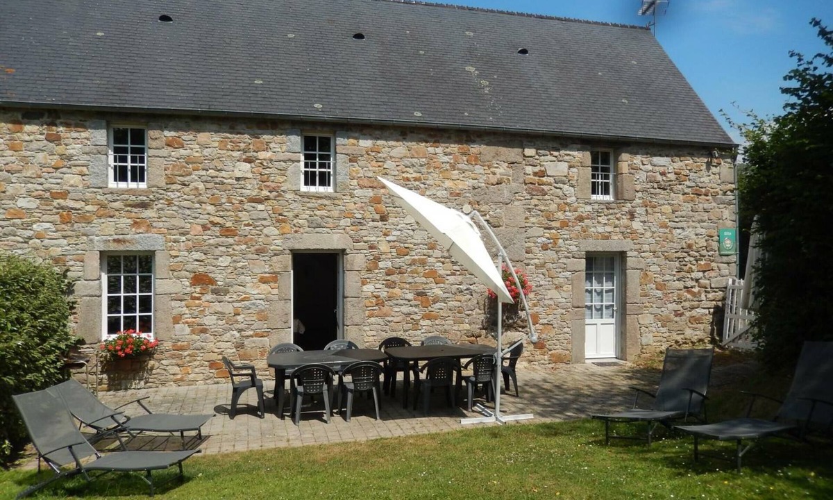 Saint-Christophe-du-Foc Cottage | Semi-detached house with 4 bedrooms at Manoir de la Barguignerie