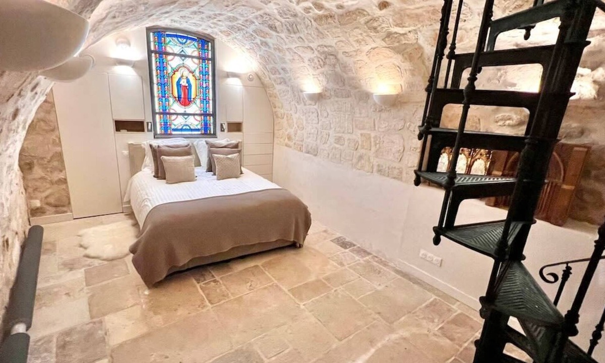 Sorbonne Apartment | Serenity : Meditation at Notre - Dame — AC