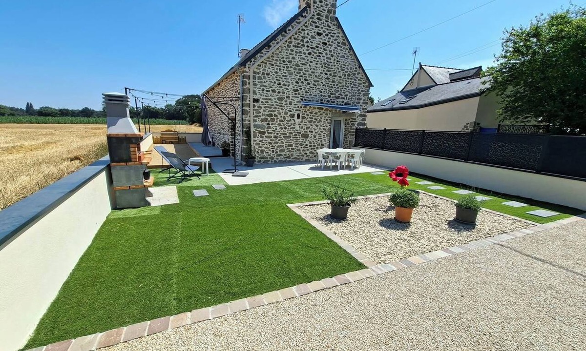 Brehand House | Small country house with wood-burning stove, 20 minutes from beaches.