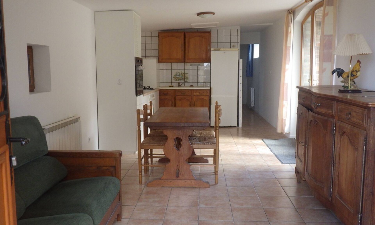 La Chapelle-sur-Aveyron Apartment | Small house in equestrian center