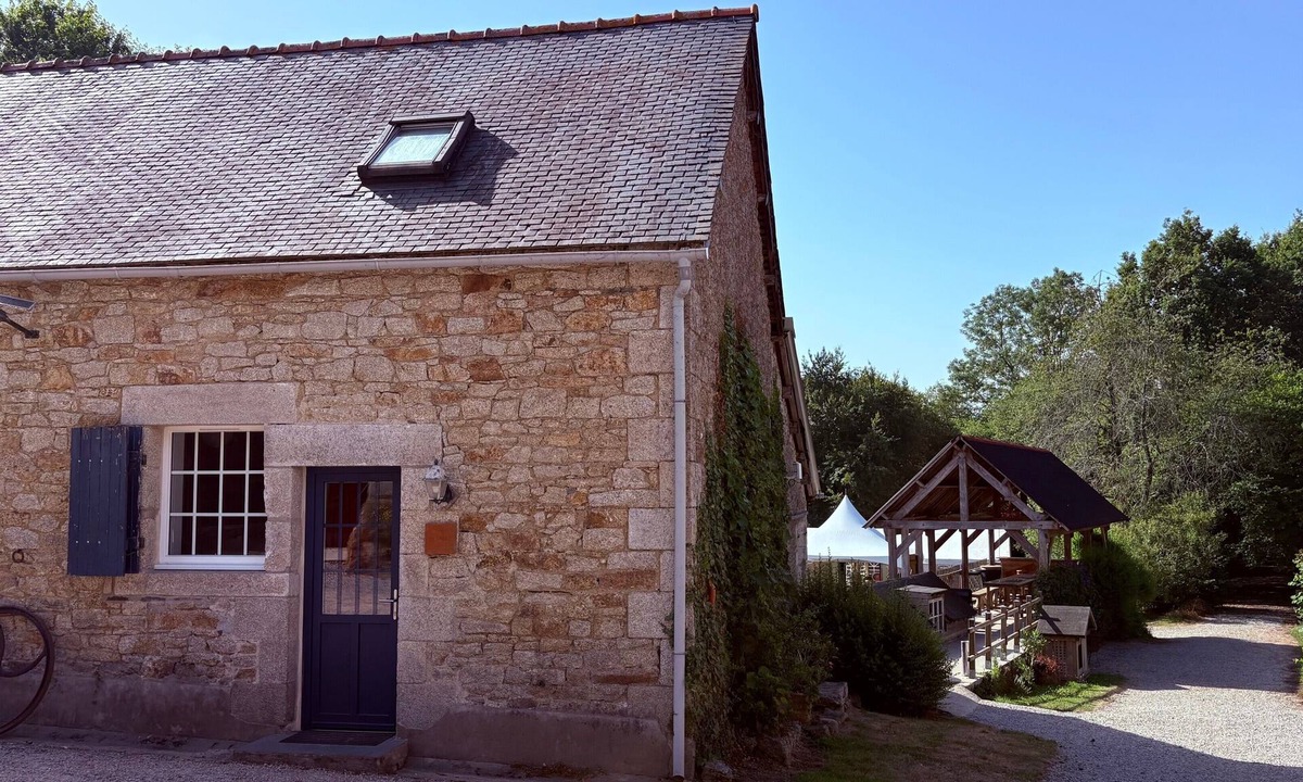 Cleguerec House | Small House "Le Bistrot" with Shared Pool, Shared Terrace and Wi-Fi