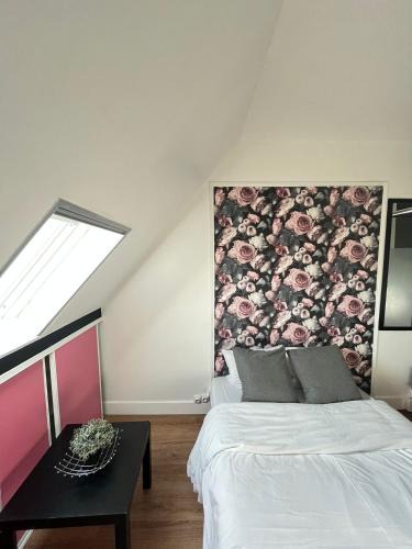 Champs-Elysees Apartment | Small studio 6th floor -no lift