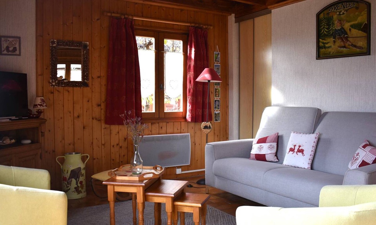 Font-Romeu-Odeillo-Via Ski Chalet | South-Facing 4-Side Chalet with Terrace near Centre
