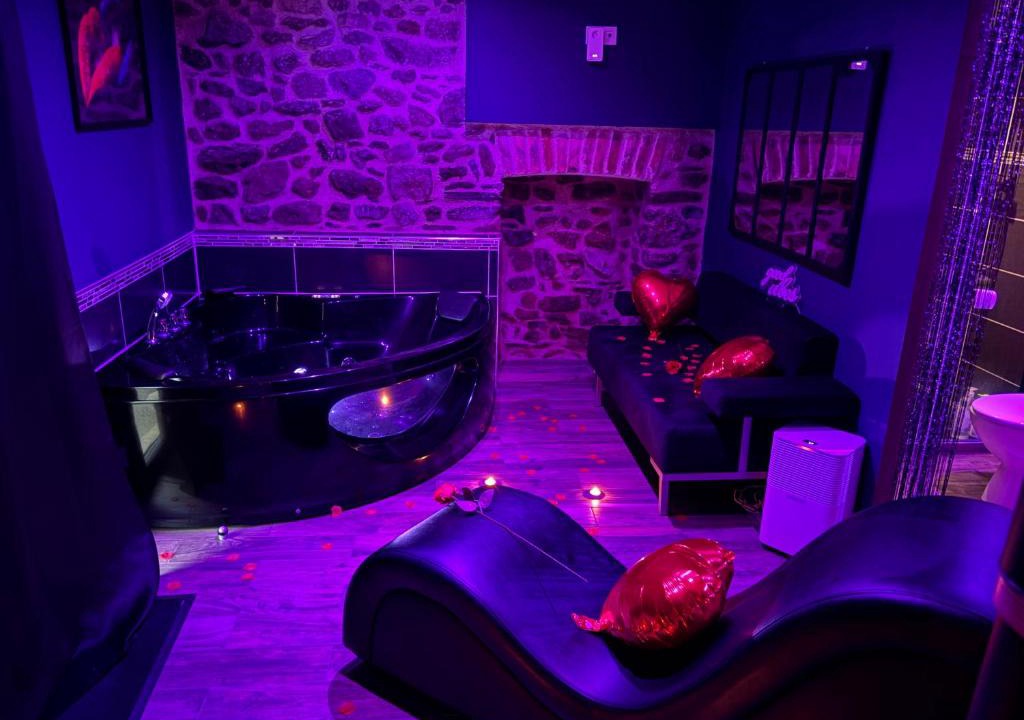 Donges Apartment | Spa love room