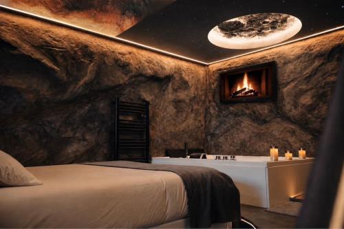 Marles-en-Brie Apartment | Spa privatif - Love room - Moon by Destiny and You