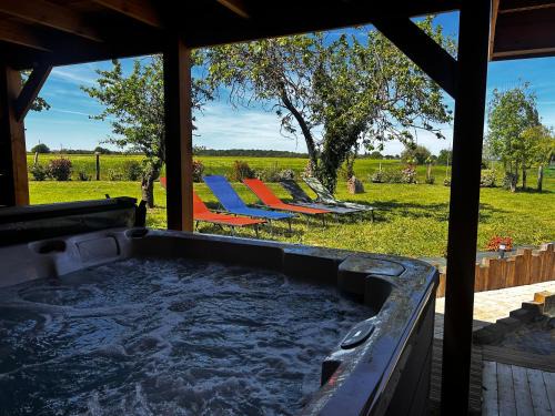 Asnieres sur Vegre House | Spa & Sauna La Grange des générations