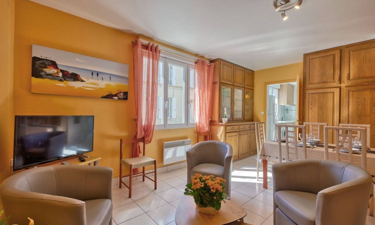 Saint Nazaire sur Charente House | Spacious Family Beach House for 2–10 Guests