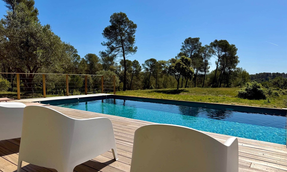 Saint-Clement-de-Riviere Villa | Spacious villa with pool and large private garden