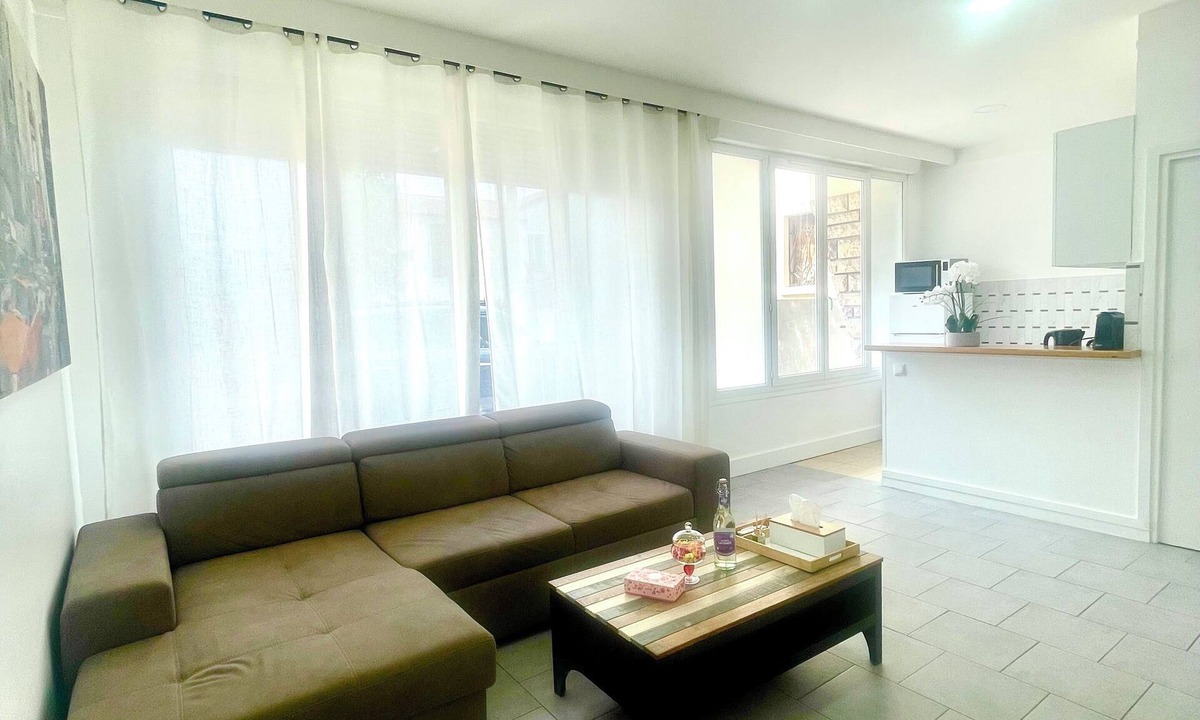La Courneuve Apartment | Spacious and bright, a real "coup de coeur" near the metro and RER station