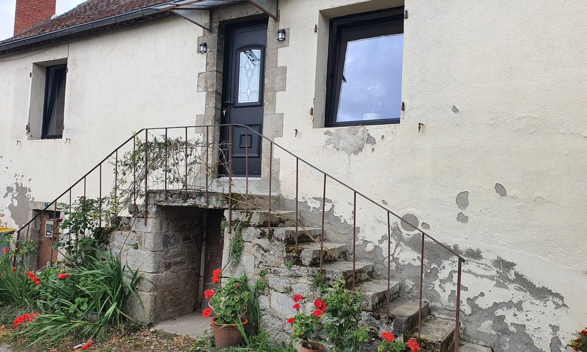 Bellenaves House | Spacious Apartment in a Bourbonnaise Longère Near Château de Bellenaves