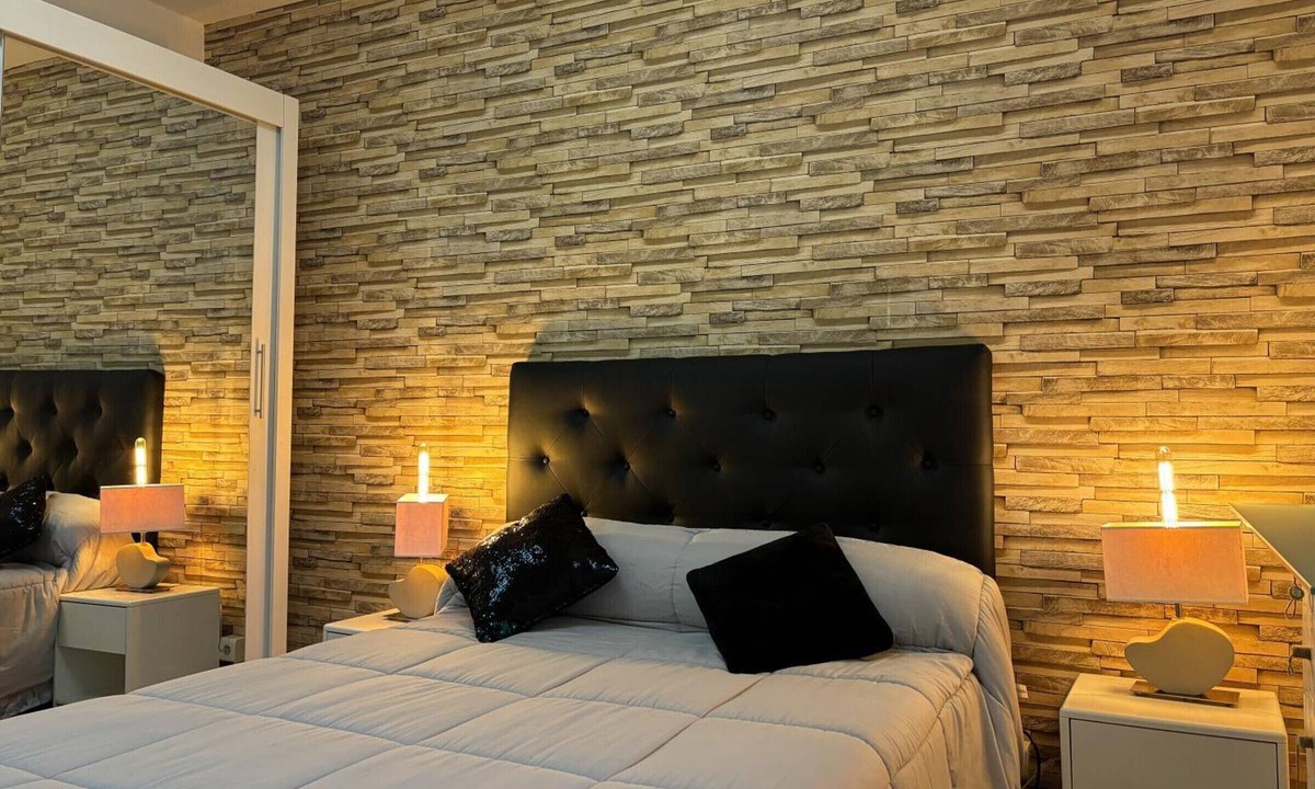 Moulins Apartment | Spacious apartment in Moulins center with balcony and internet