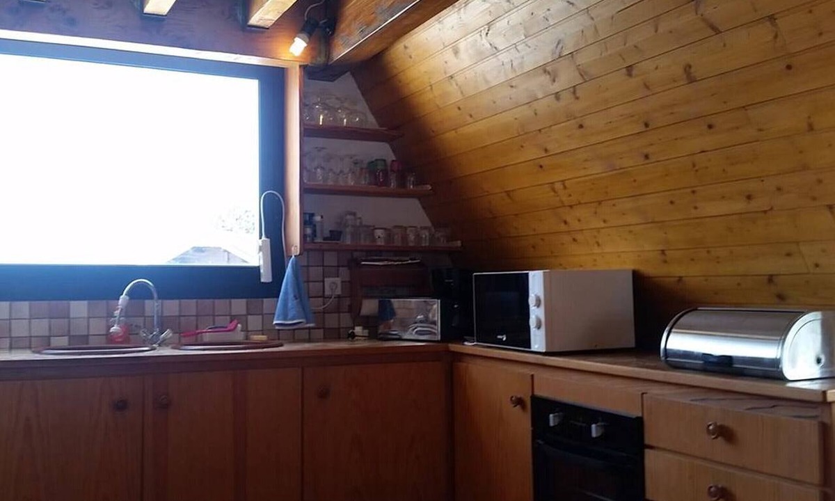 Arette Ski Chalet | Spacious Chalet for 10 with Free Parking, Ski Storage, and Modern Amenities