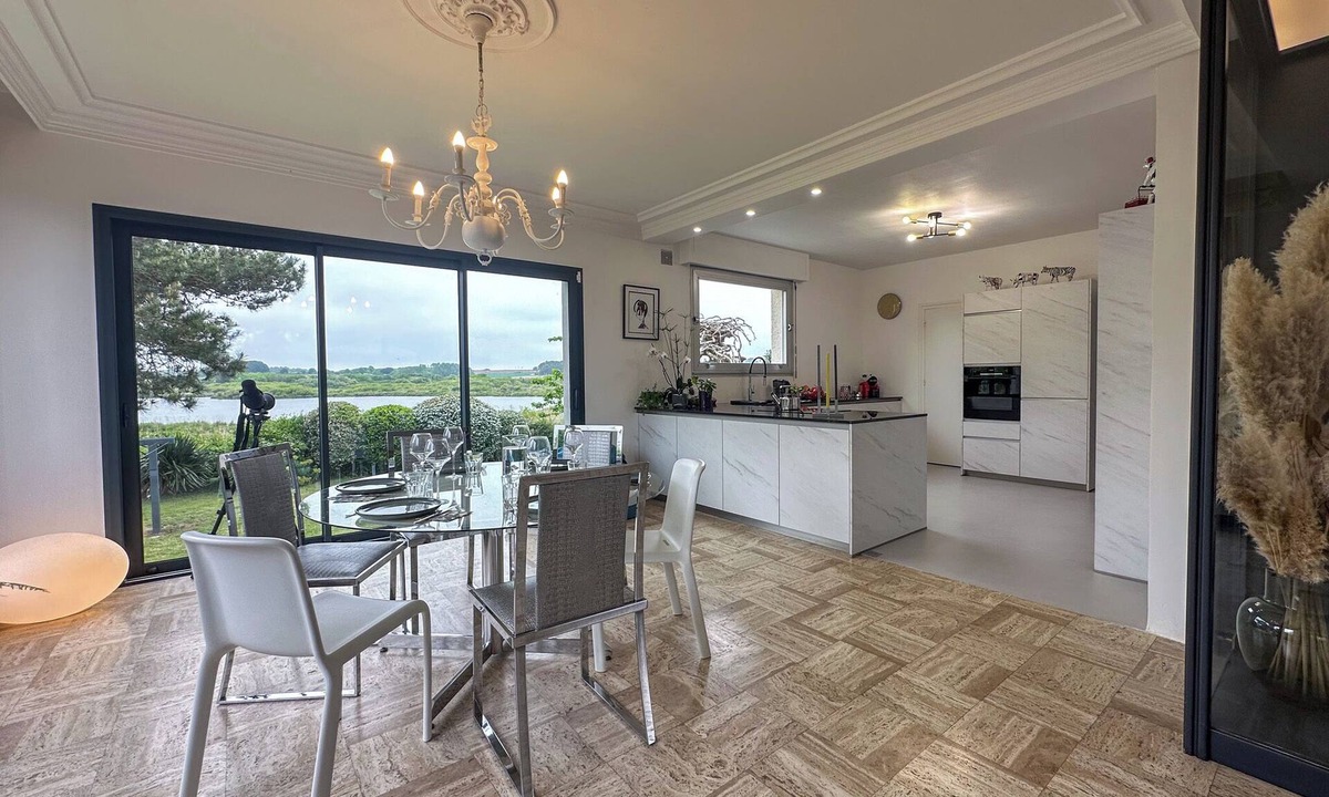 Le Fort Bloque House | Spacious, elegant house overlooking Etang de Lannénec, 600m from Fort-Bloqué