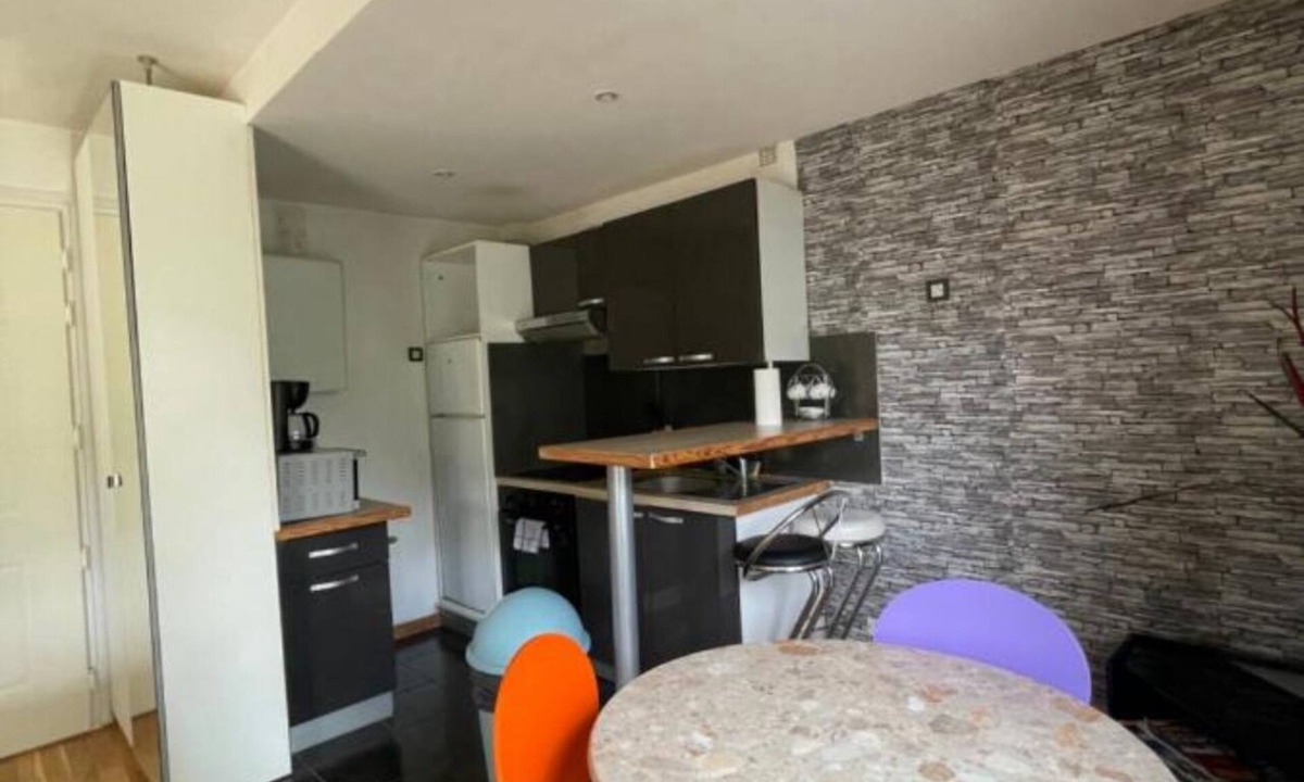 Chennevieres-sur-Marne Apartment | Spacious, garden view, close to amenities, 30 min from Paris by public transport.