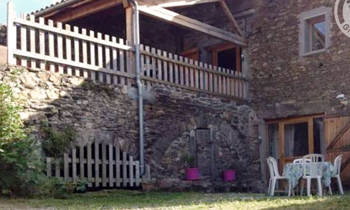 La Terrasse-sur-Dorlay Cottage | Spacious gîte with 2 bedrooms and parking near Pilat Park