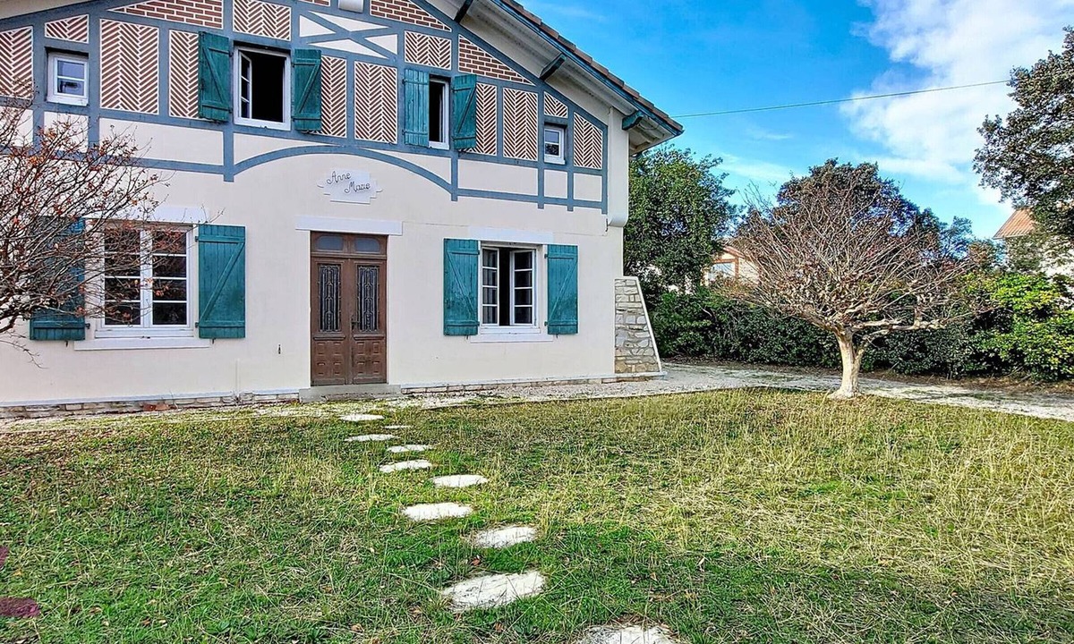 Vieux-Boucau-les-Bains Villa | Spacious villa in Vieux-Boucau, 5 bedrooms, parking, pets allowed