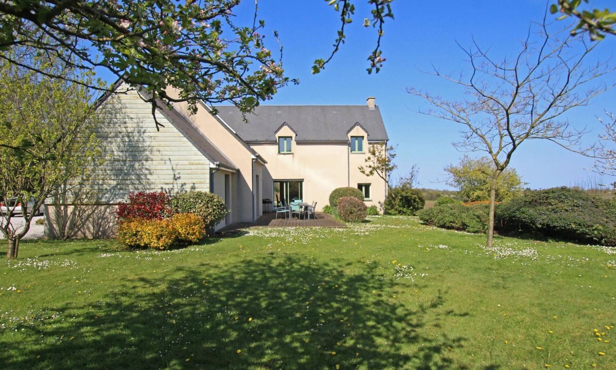 Sainte-Marie-du-Mont Cottage | Spacious house with garden near Utah Beach