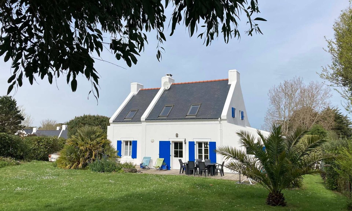 Le Palais House | Spacious house 200m from the beach, with terrace and Wi-Fi