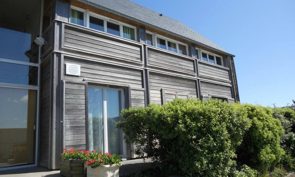 Biville Cottage | Spacious house in La Hague with pets allowed and parking