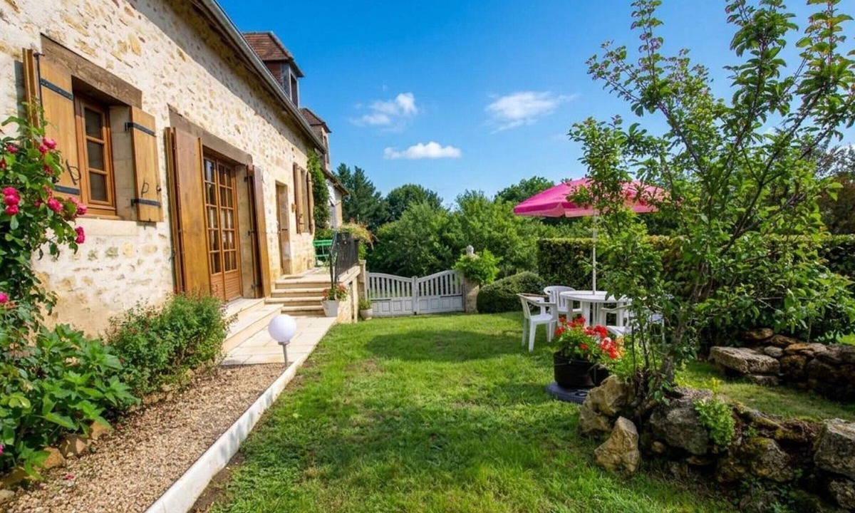 Cherveix-Cubas Cottage | Spacious house with Wifi, near Cherveix-Cubas