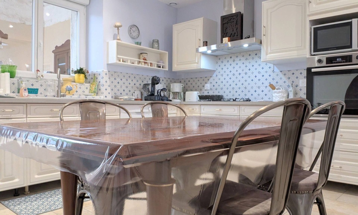 Meobecq Cottage | Spacious house with covered terrace and parking in natural area