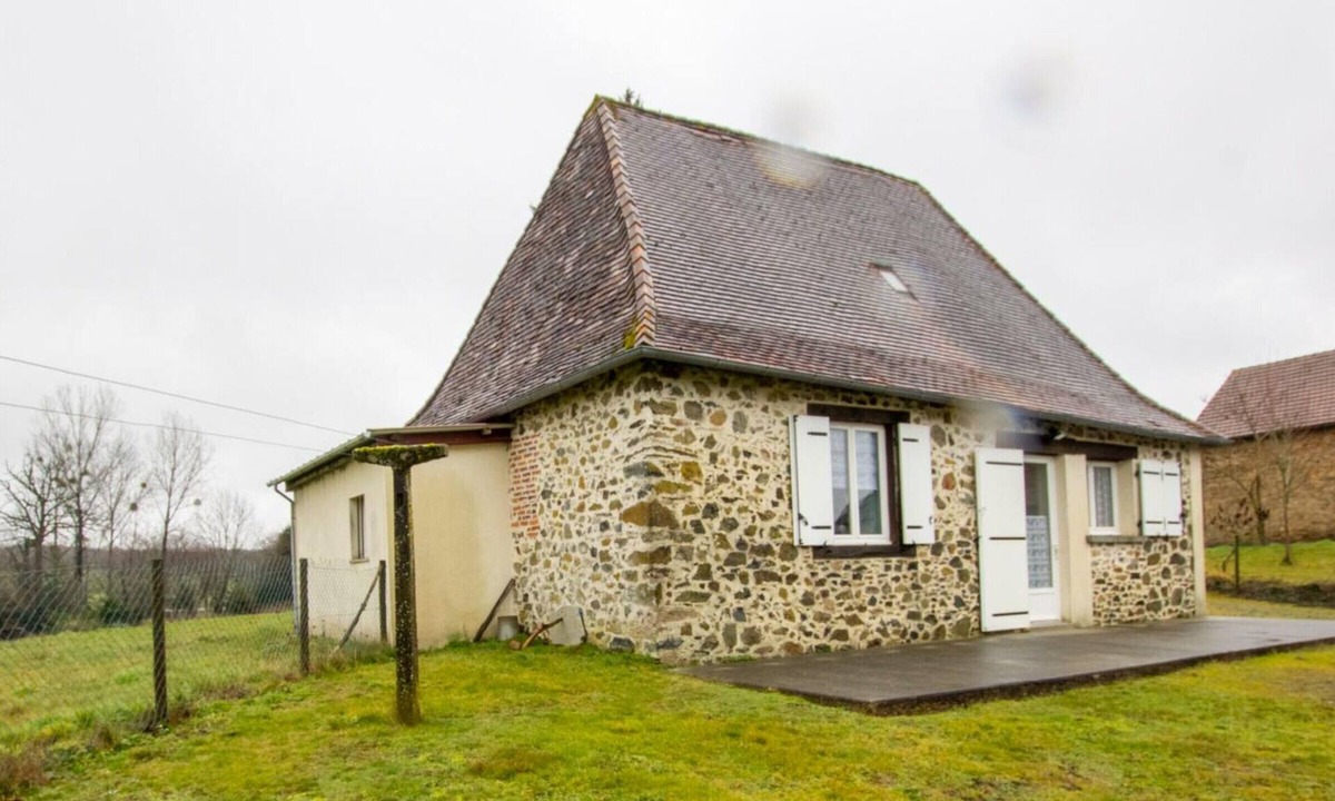 Saint-Mesmin Cottage | Standalone house in the wilderness of Auvézère Valley