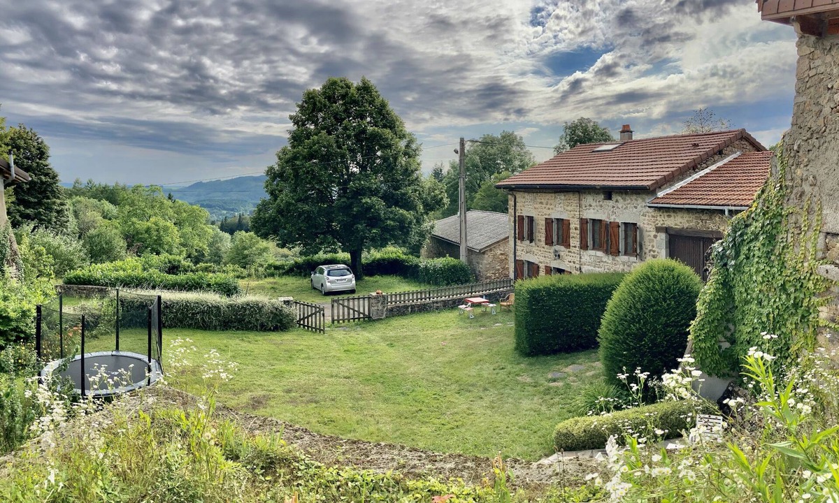 Saint-Victor-Montvianeix House | Stone house with quiet garden ideal for families and hikers