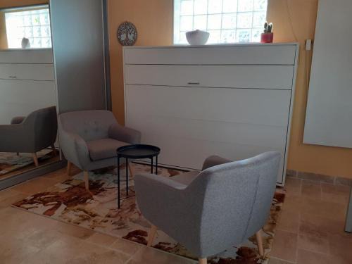 Vendat Apartment | Studio à la campagne avec piscine partagée et jardin - FR-1-489-230