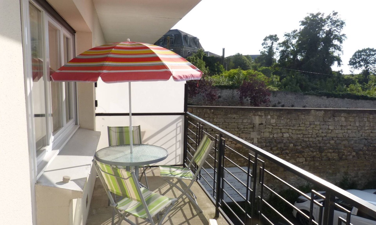 Rochefort Apartment | Studio 30 m² Proximité Immédiate des Cures, Ascenseur , Balcon, Parking Privatif