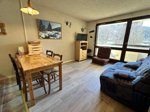 Correncon-en-Vercors Apartment | Studio 4 pers au pied des pistes avec balcon sud, parking - FR-1-515-221