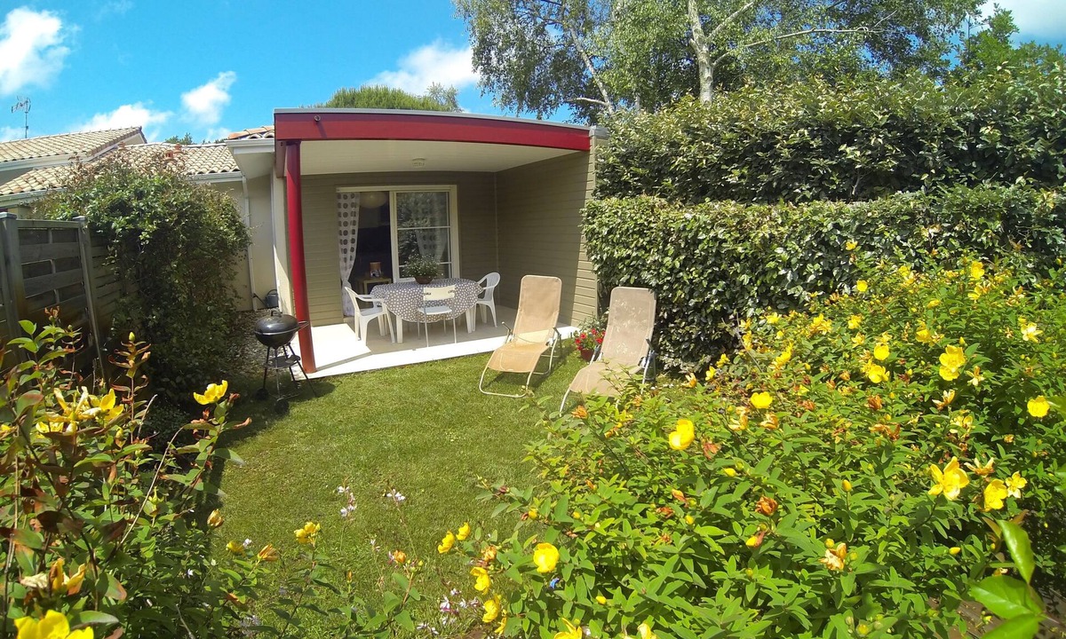 Vieux-Boucau-les-Bains Apartment | Studio:400M sea lake and centers city, 800 m sea, direct access cycle track.