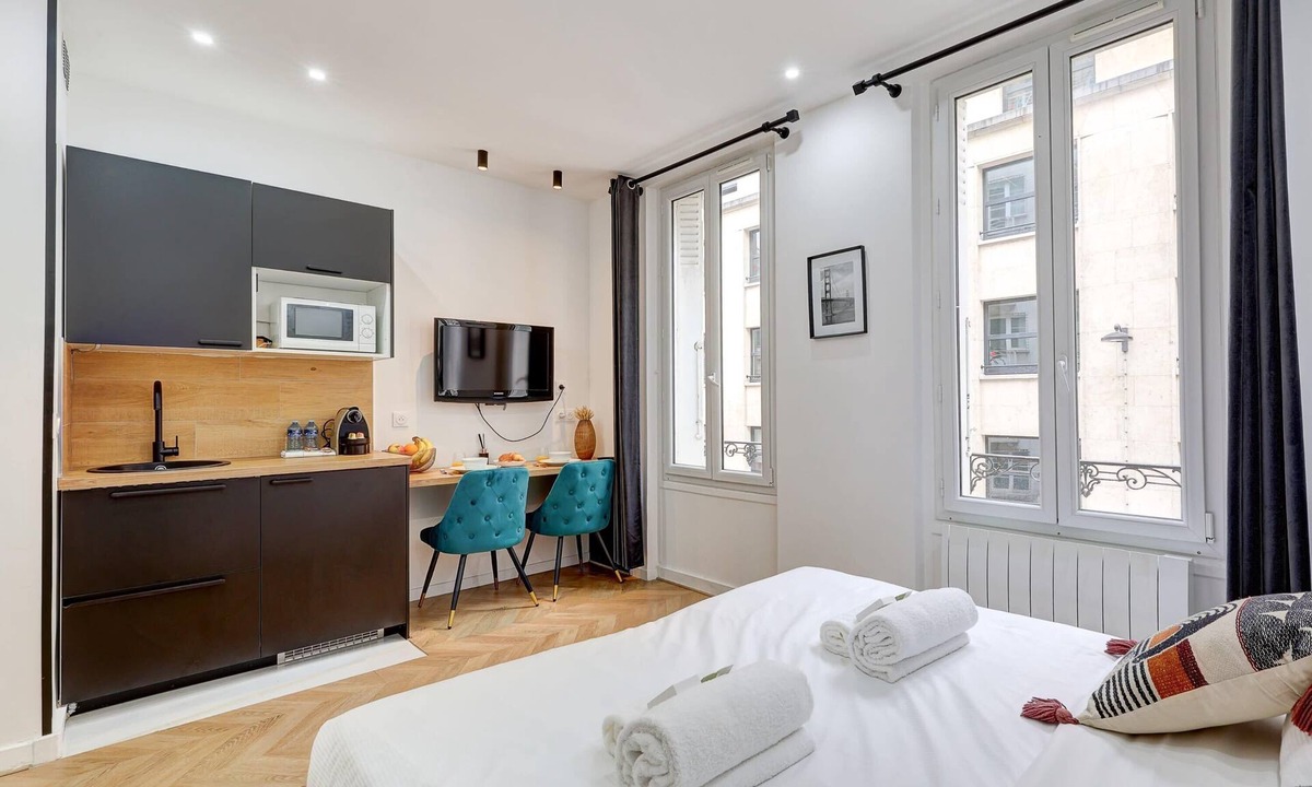 Champs-Elysees Apartment | Studio avec A-C aux Champs-Elysees