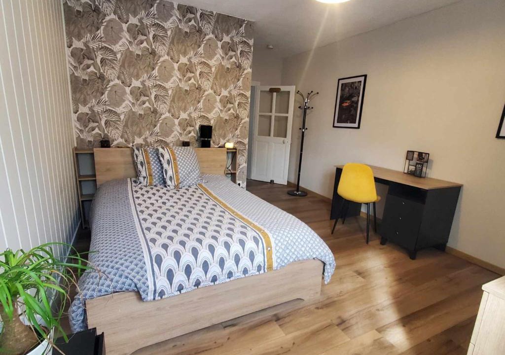 Le Creusot Apartment | Studio bleu tout équipé avec wifi