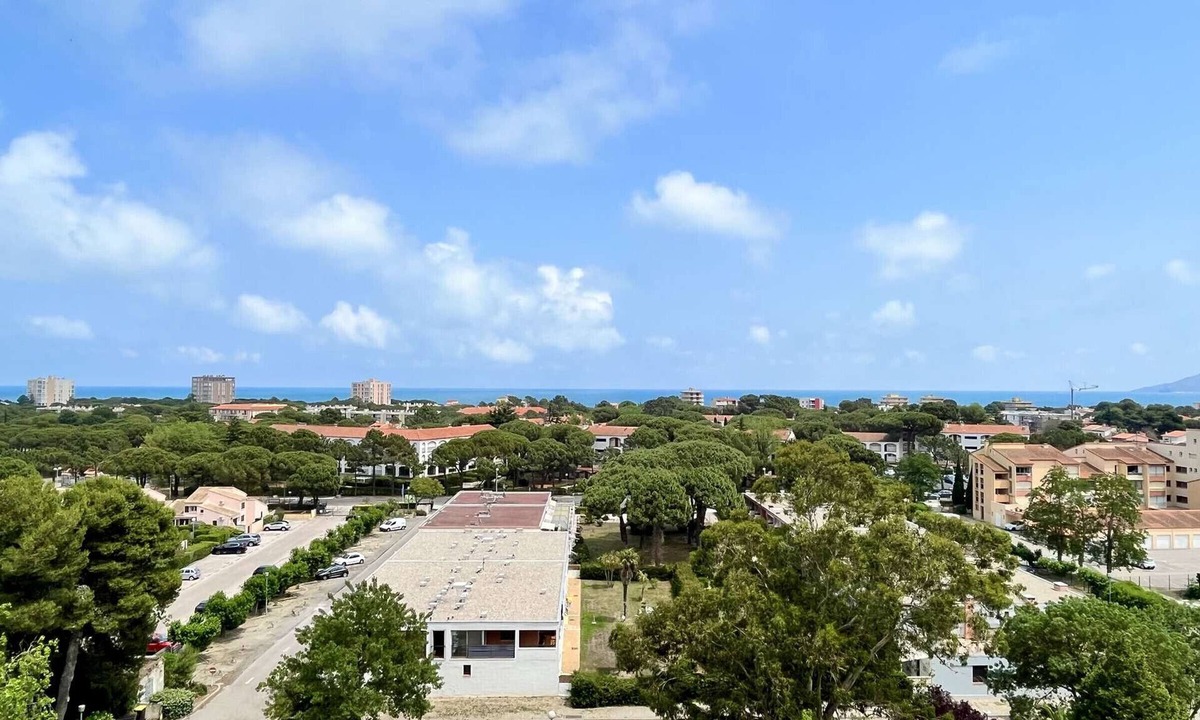 Argeles Plage Apartment | Studio cabin for 4, 500m from the sea with TV, DW, WM, pets allowed