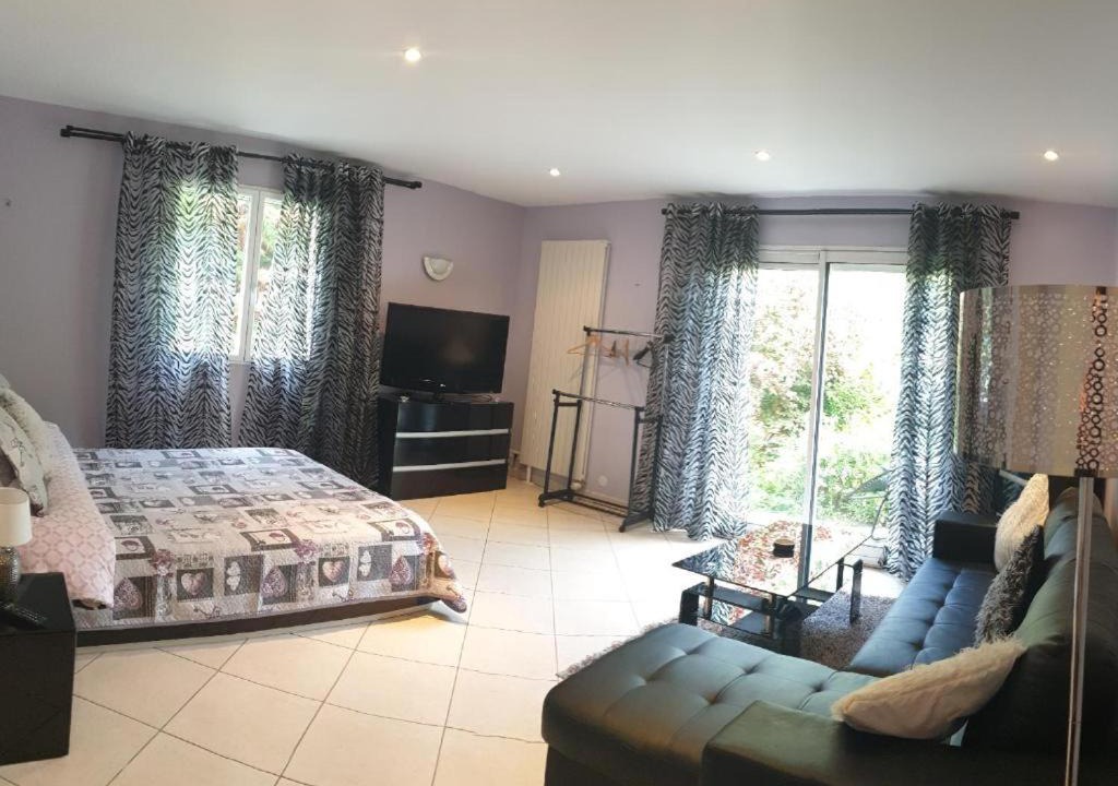 Corbeil-Essonnes Apartment | STUDIO Confort Clim 20min Orly-45min Paris Disney
