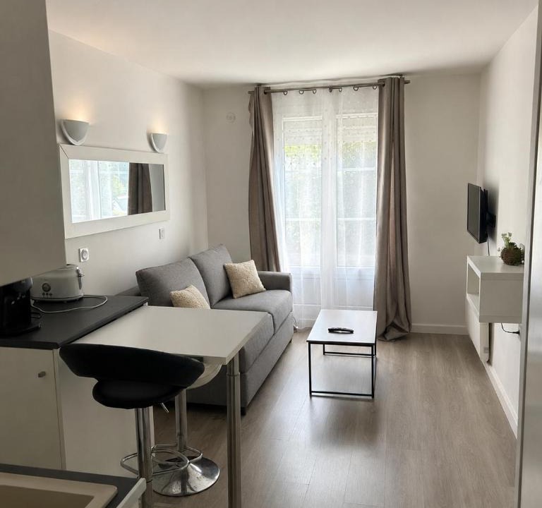 Bussy-Saint-Georges Apartment | Studio cosy 5min Disneyland Paris