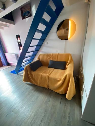 Rungis Apartment | Studio cosy climatisé avec chambre mansardée Monnet-Mermoz Tram Métro 15 mnParis