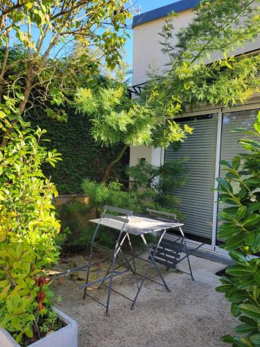 Nevers House | Studio cosy Climatisation, terrasse privée, parking devant la maison