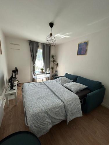 Quincy-sous-Senart Apartment | Studio cosy Gare à 1 min Accès Paris rapide