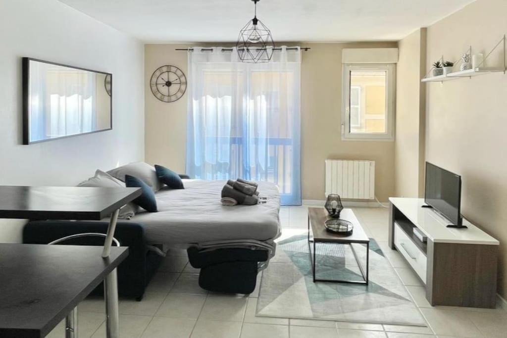 Roissy-en-Brie Apartment | Studio Cozy avec Terrasse en centre ville !