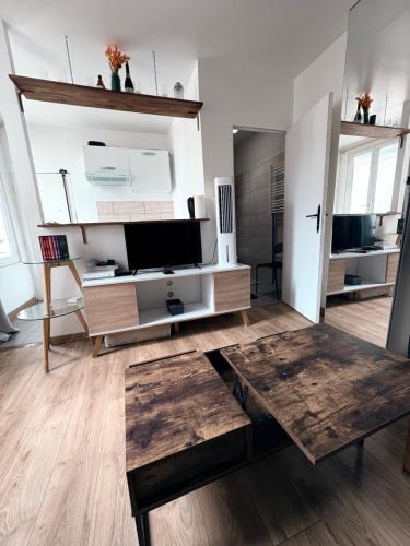 Hopital Saint-Louis Apartment | Studio equipé, lumineux a Paris
