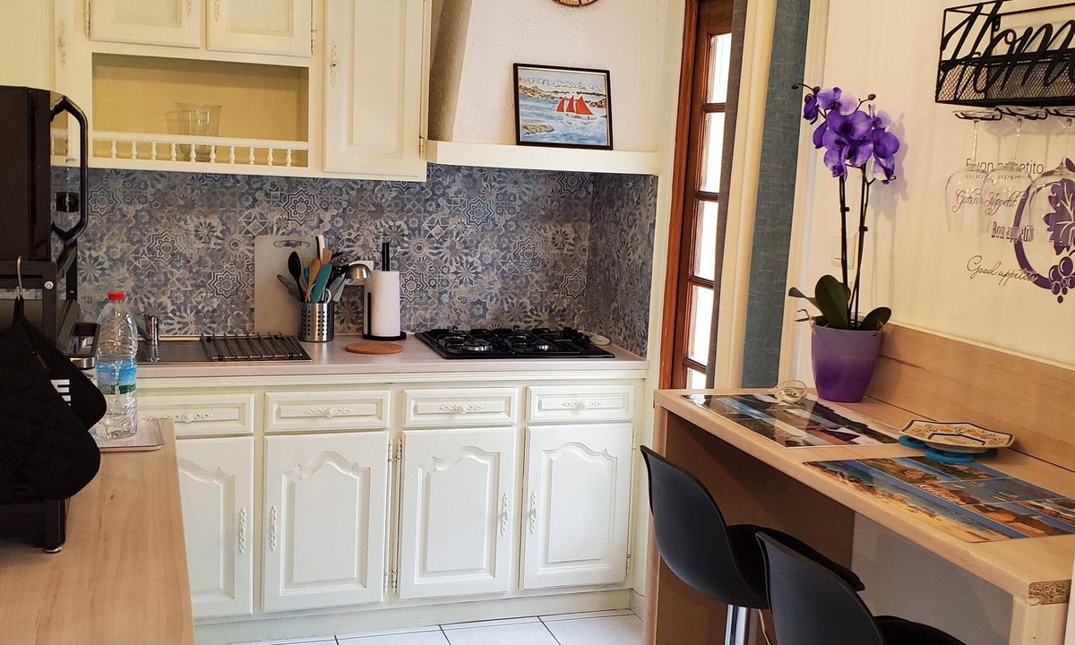 Kerlouan Apartment | STUDIO FOR RENT 2 STARS 500M FROM THE BEACH KERLOUAN