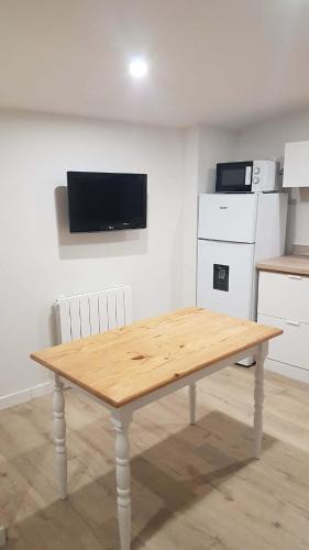 Saint-Georges-de-Luzencon Apartment | studio