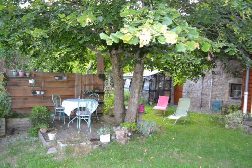Egliseneuve-pres-Billom Bed & Breakfast | studio indépendant dans maison à la campagne