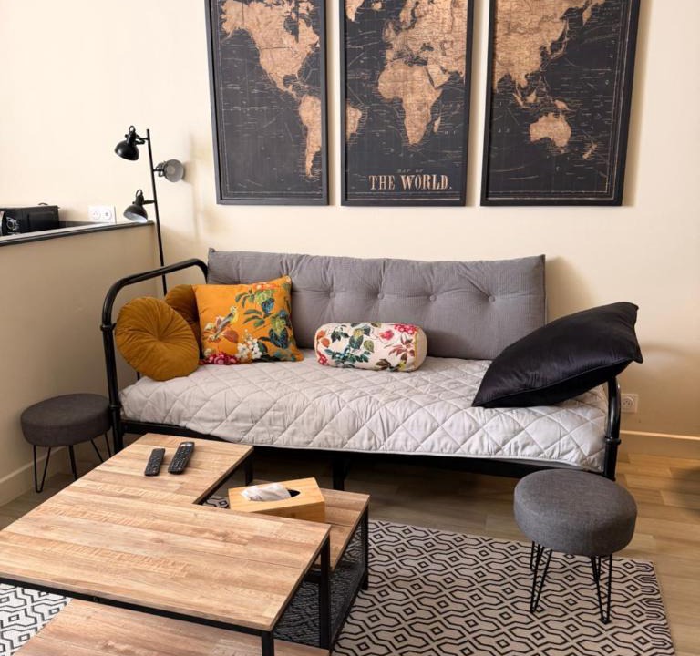 Nevers Apartment | Studio L'étape Bourguignonne situé au 1er étage