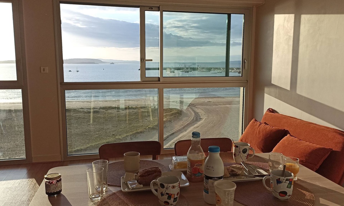 Morgat Apartment | Studio, Les Yeux sur l'eau, facing Morgat beach,