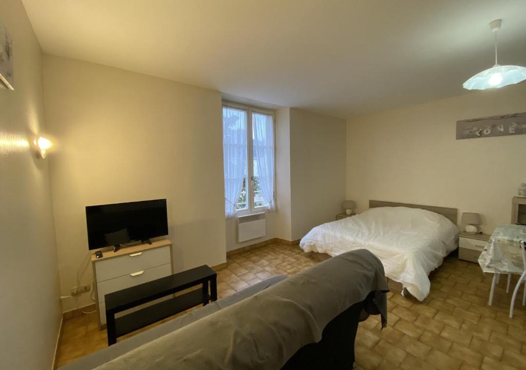 La Roche-Posay Apartment | Studio lumineux au centre de La Roche-Posay avec Wi-Fi, proche des Thermes - FR-1-541-59