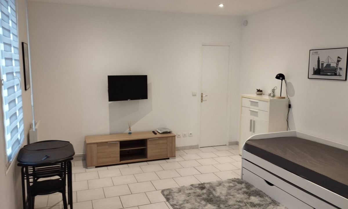 Saint-Charles du Port Apartment | Studio Meublé Canapé lit