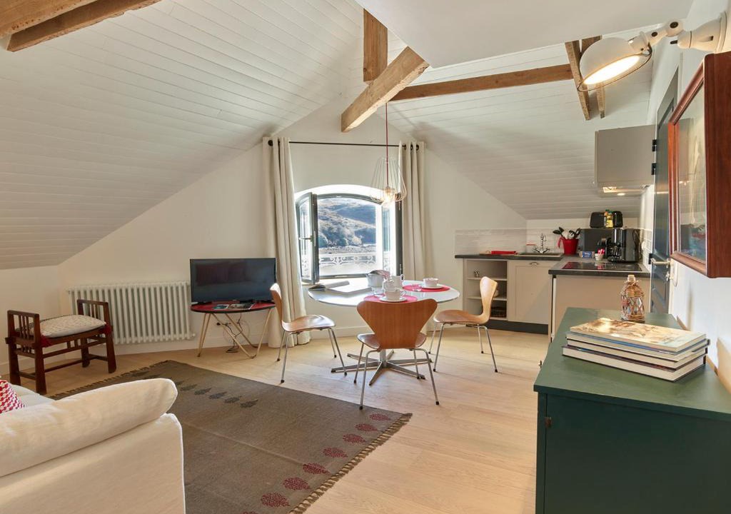 Sauzon Apartment | Studio moderne avec vue mer et confort douillet à Sauzon - FR-1-418-190